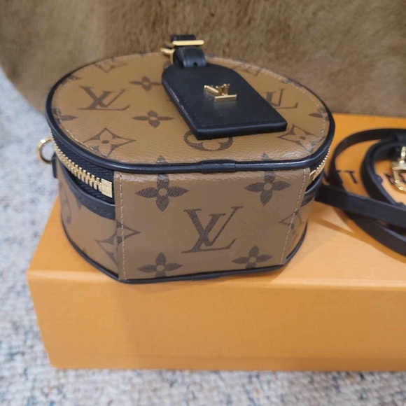 LOUIS VUITTON
2023 Monogram Reverse Mini Boite Chapeau - Picture 7 of 13